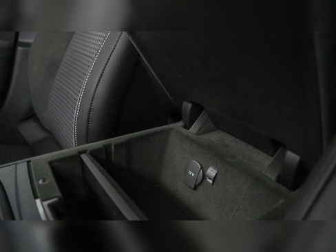 Certified 2025 Porsche Panamera 4 image 33