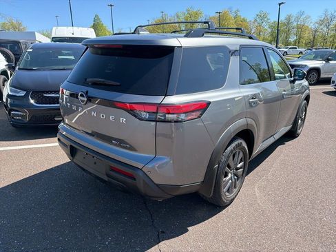 Used 2022 Nissan Pathfinder SV AWD/4WD image 3