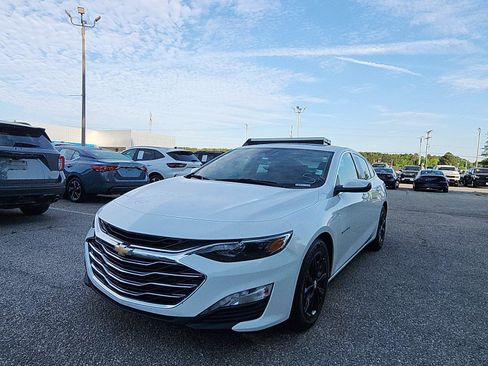 Used 2024 Chevrolet Malibu LT FWD image 1