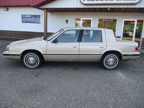 Used 1993 Dodge Dynasty FWD image 4