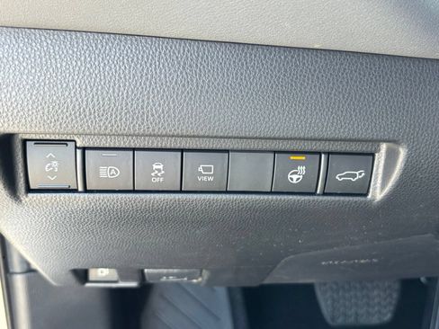 Used 2023 Toyota Venza Limited AWD/4WD image 8