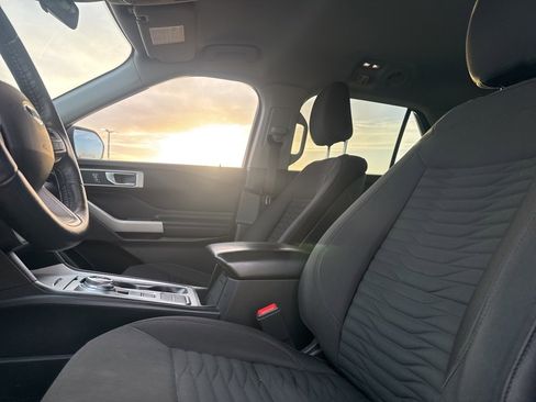 Used 2020 Ford Explorer XLT image 31