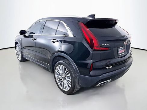 Used 2025 Cadillac XT4 Premium Luxury w/ Cold Weather Package FWD image 5