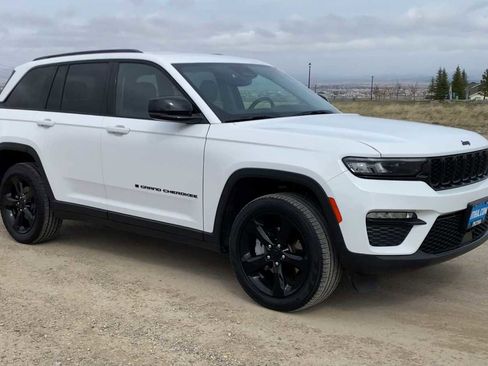 Used 2023 Jeep Grand Cherokee Limited w/ Black Appearance Package image 2