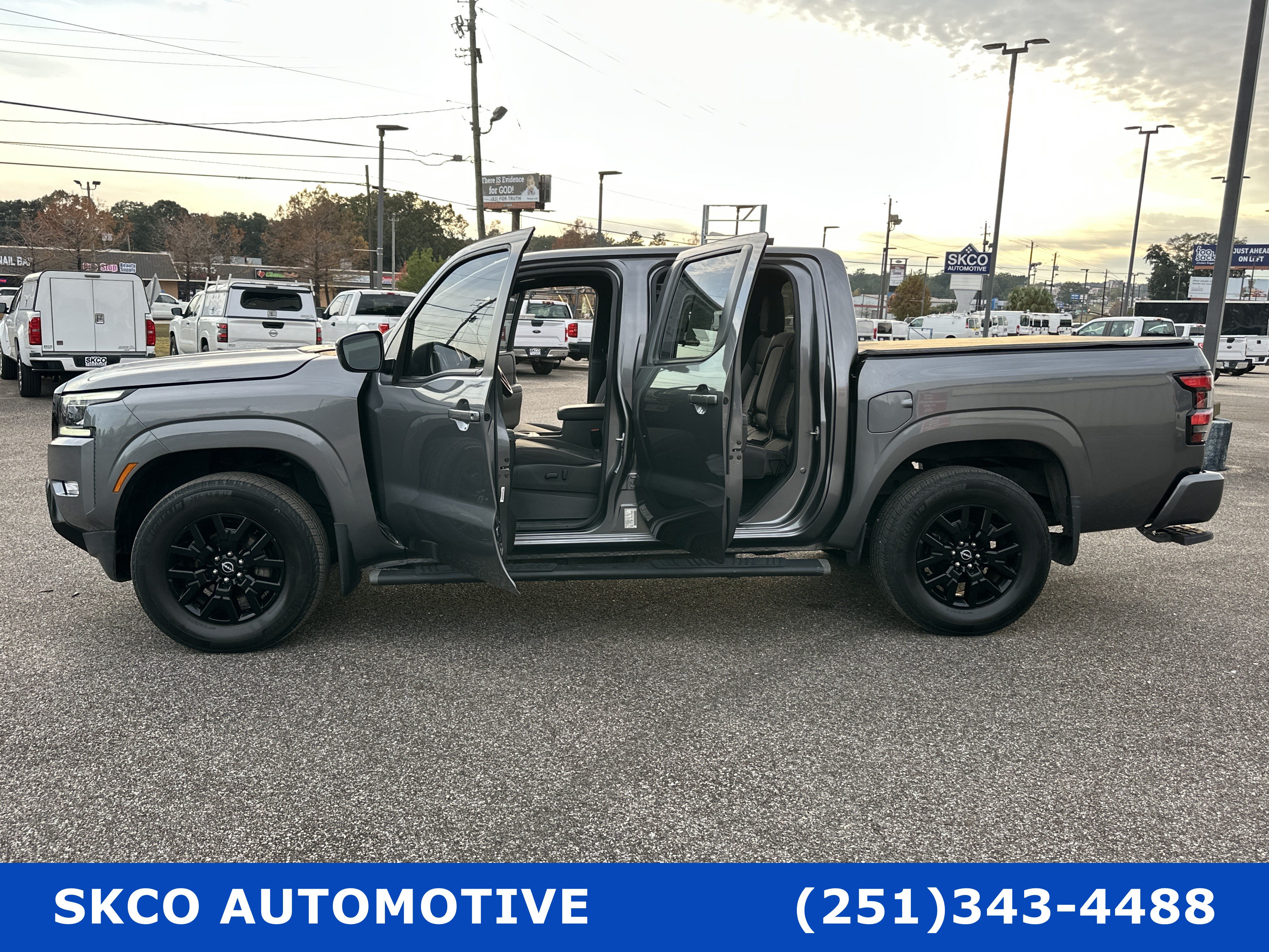 Used 2023 Nissan Frontier SV w/ Midnight Edition Package AWD/4WD image 31