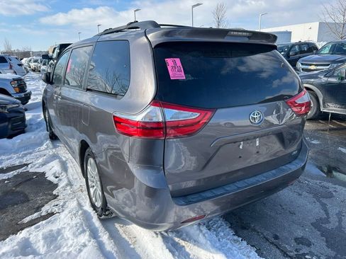 Used 2015 Toyota Sienna XLE image 3
