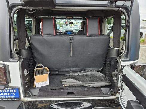 Used 2015 Jeep Wrangler Sport AWD/4WD image 13
