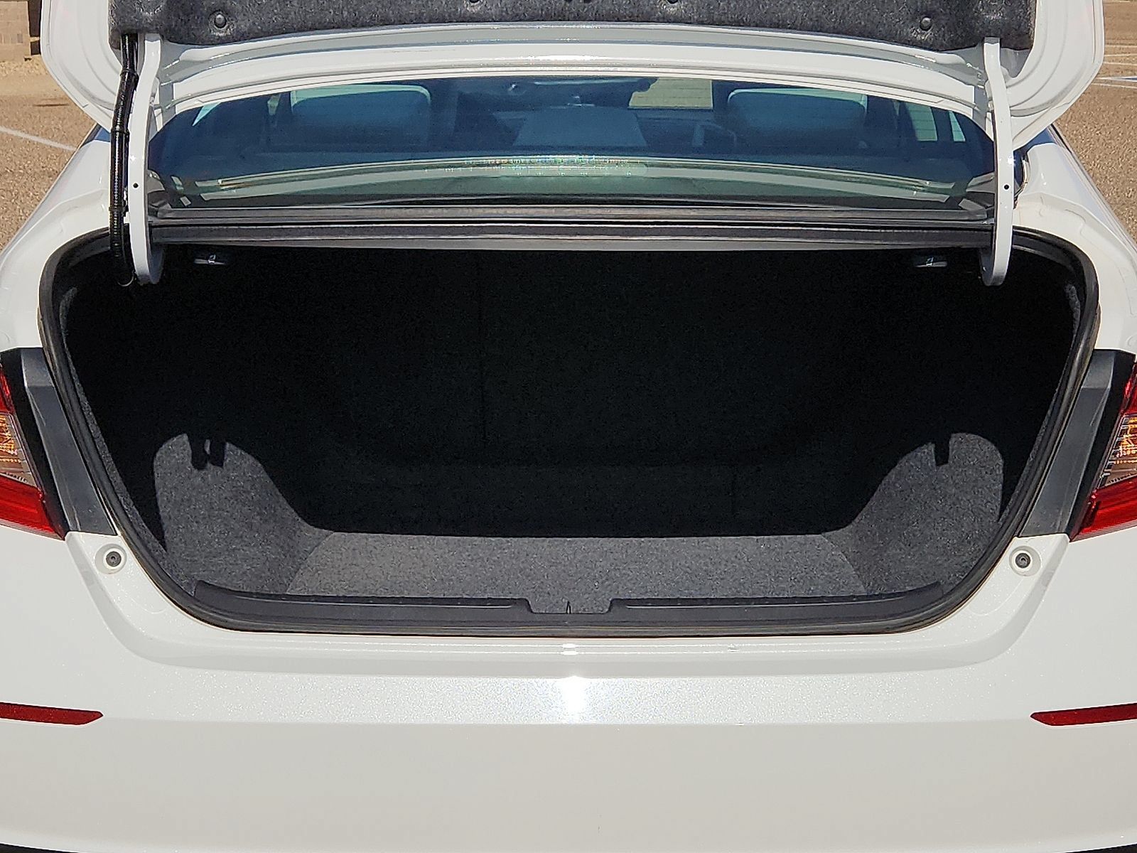 Used 2019 Honda Accord EX image 10