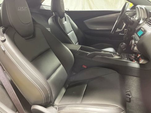 Used 2010 Chevrolet Camaro SS w/ LPO, Ground Effects Package RWD image 9