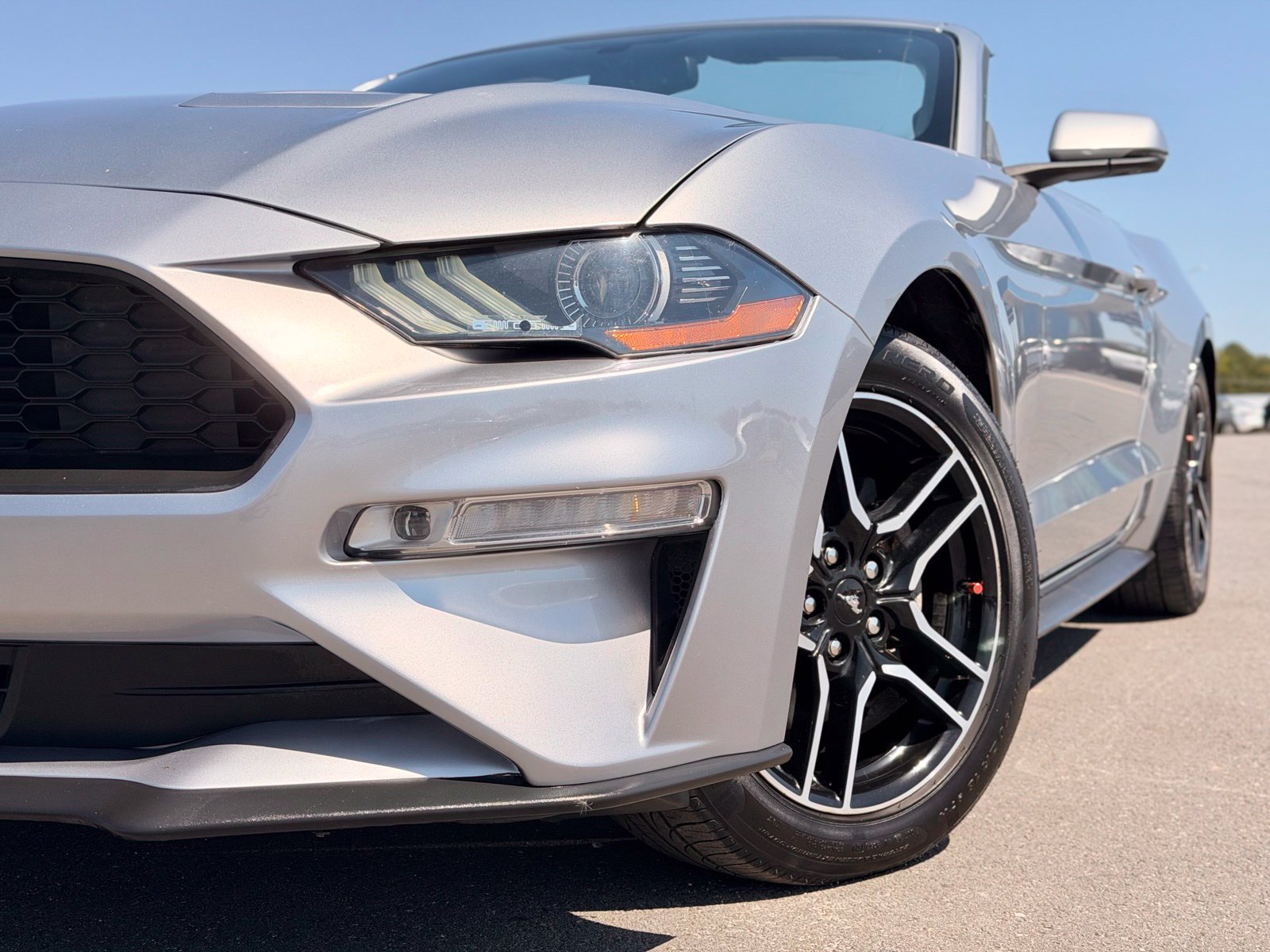 Used 2020 Ford Mustang Premium RWD image 6
