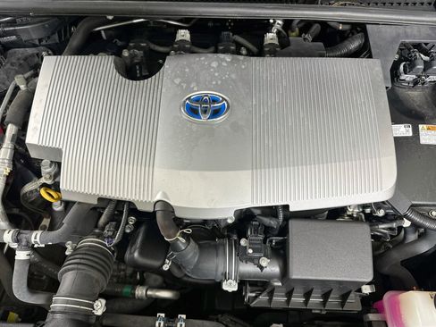 Used 2016 Toyota Prius Three Touring w/ Preferred Accessory Package FWD image 31