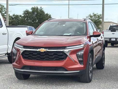 Used 2024 Chevrolet Trax LT w/ Driver Confidence Package FWD image 1