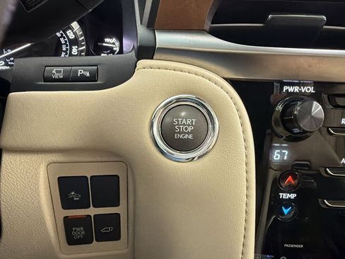 Used 2018 Lexus LX 570 4WD w/ Luxury Package image 27