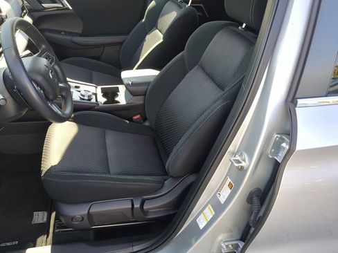Used 2024 Mitsubishi Outlander ES FWD image 18
