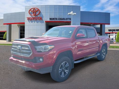 Used 2017 Toyota Tacoma TRD Sport RWD image 3