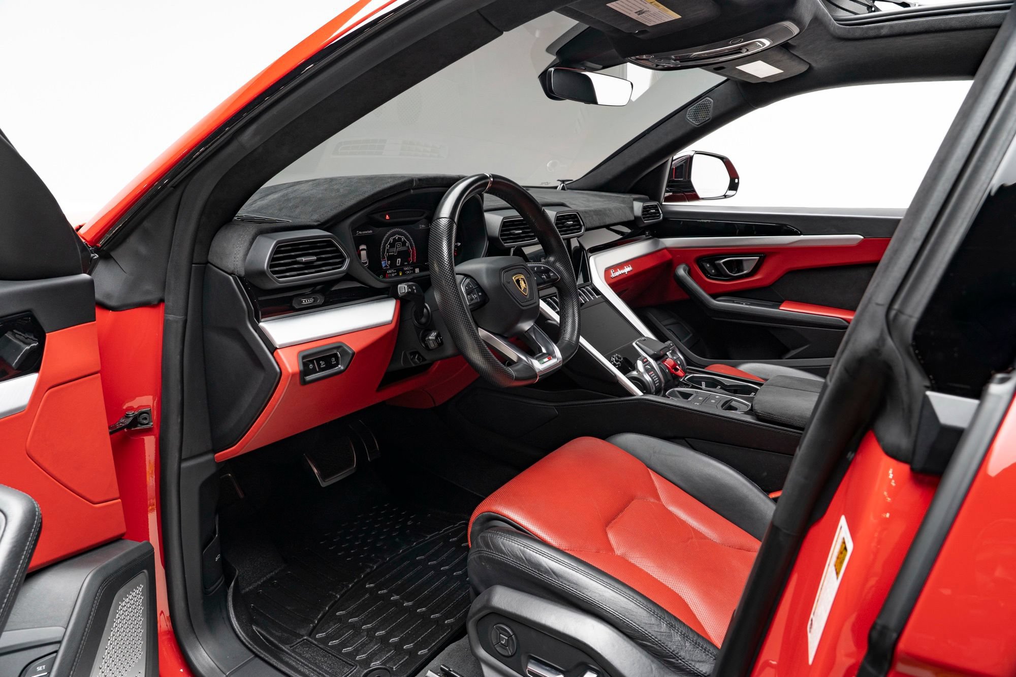 Used 2020 Lamborghini Urus AWD/4WD image 11