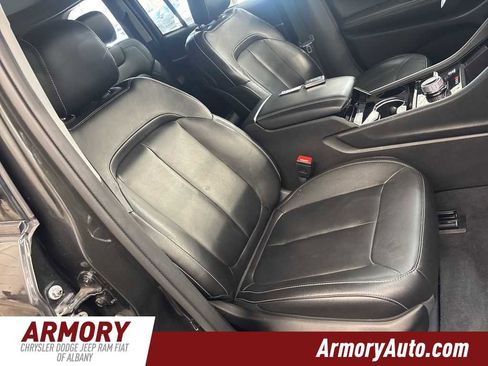 Used 2023 Jeep Grand Cherokee Limited image 40