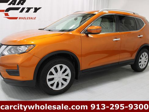 Used 2017 Nissan Rogue S w/ S Appearance Package FWD image 1