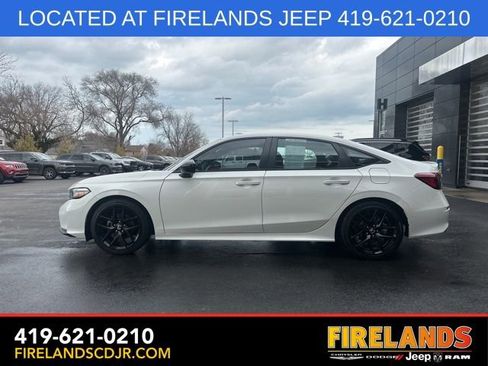 Used 2025 Honda Civic Sport image 4