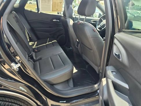 Used 2025 Chevrolet Trax RS w/ Sunroof Package FWD image 37