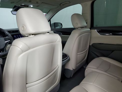 Used 2021 Cadillac XT6 Premium Luxury image 43