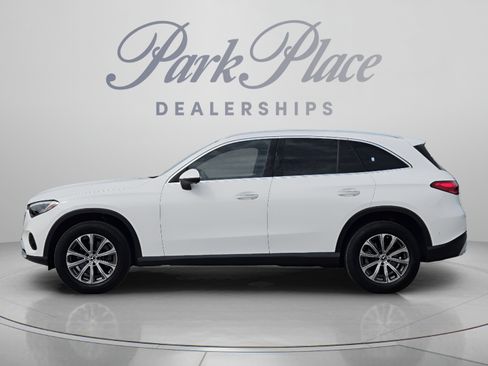 Used 2025 Mercedes-Benz GLC 300 4MATIC image 2