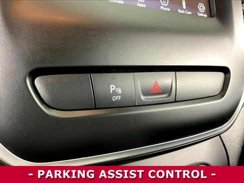 Used 2019 Jeep Cherokee Latitude Plus AWD/4WD image 38