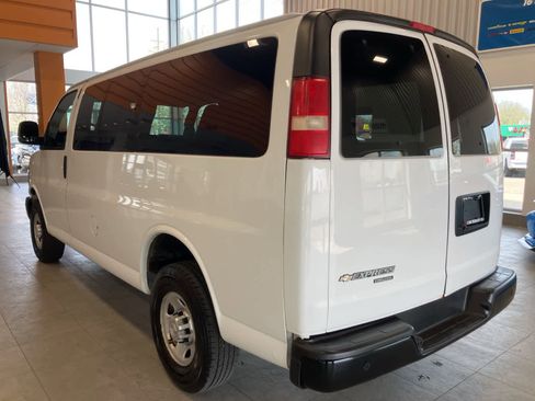 Used 2015 Chevrolet Express 3500 RWD image 7