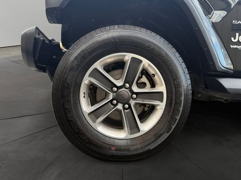 Used 2020 Jeep Wrangler Unlimited Sahara image 9