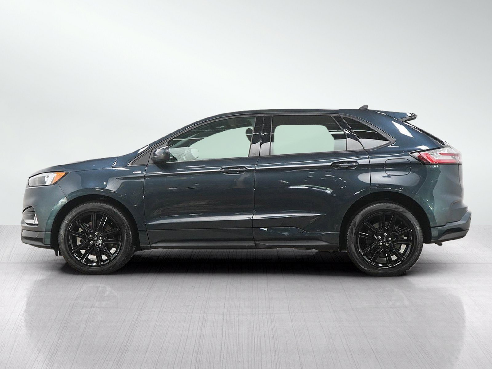 Used 2022 Ford Edge ST-Line w/ Class II Trailer Tow Package AWD/4WD image 2