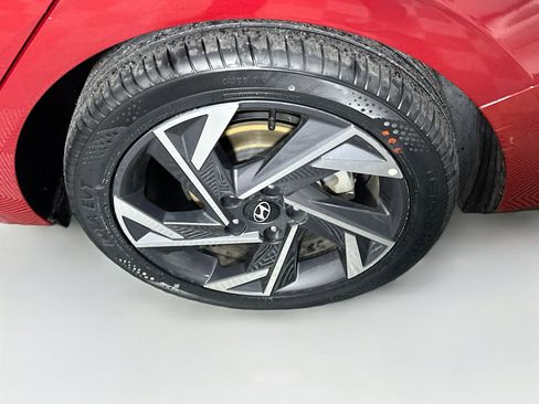 Used 2024 Hyundai Elantra Limited image 11