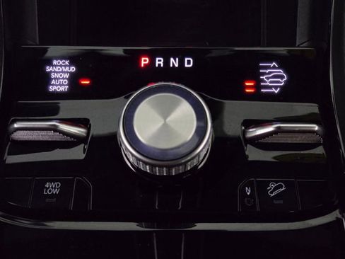 Used 2023 Jeep Grand Cherokee Overland w/ Luxury Tech Group IV image 28