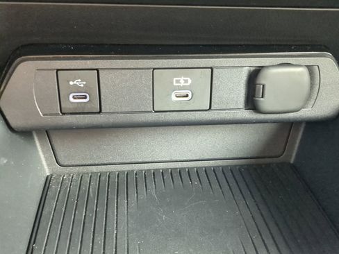 Used 2023 Toyota Prius XLE image 18