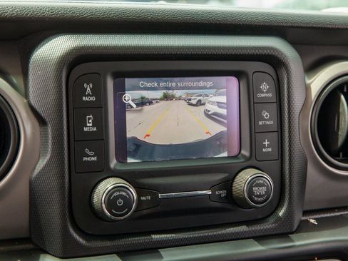 Used 2021 Jeep Gladiator Sport image 15