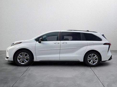 Used 2023 Toyota Sienna XSE w/ XSE Plus Package AWD/4WD image 2