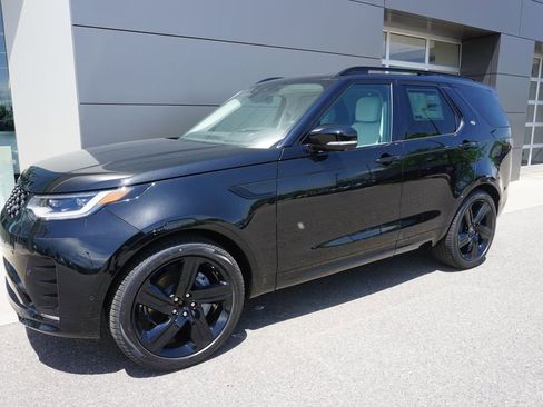 New 2025 Land Rover Discovery Dynamic SE image 3