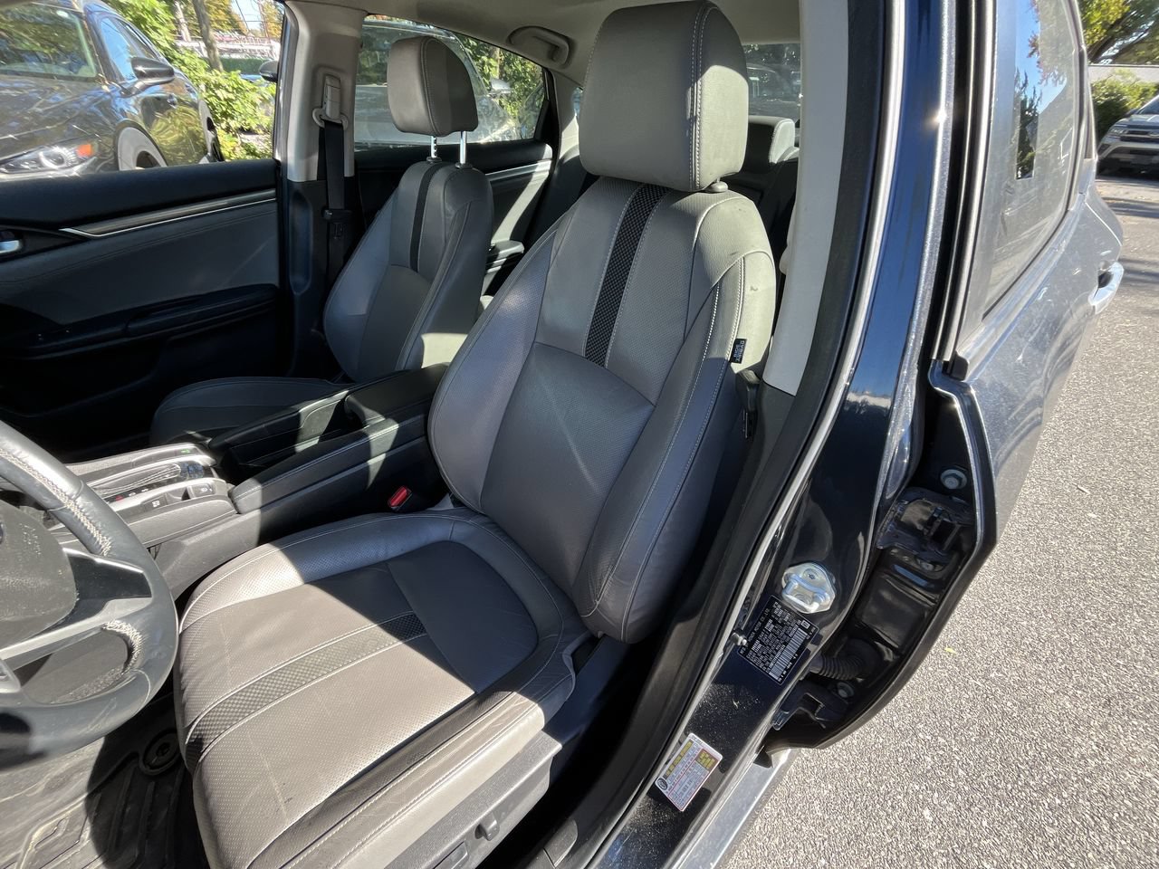 Used 2019 Honda Civic Touring image 5