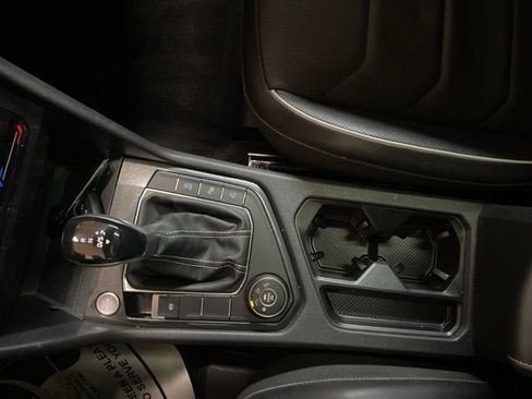 Certified 2022 Volkswagen Tiguan SEL R-Line image 19