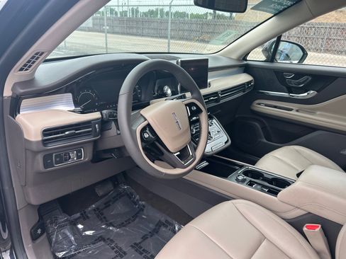 Used 2022 Lincoln Corsair FWD image 2
