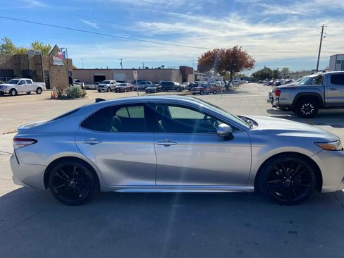 Used 2018 Toyota Camry XSE image 3