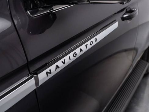 New 2026 Lincoln Navigator Premiere AWD/4WD image 13