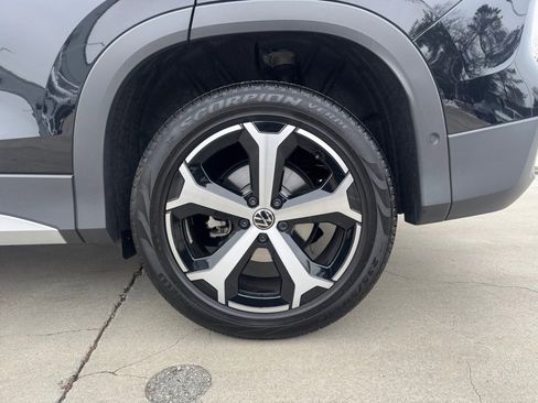 Certified 2025 Volkswagen Tiguan SE image 26