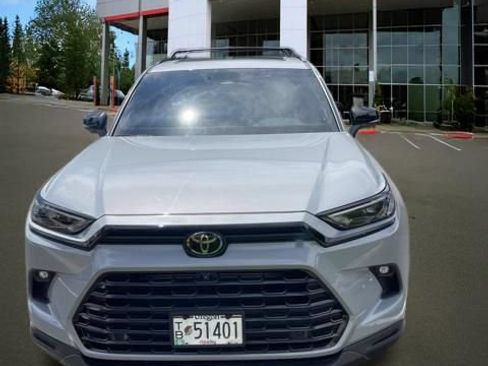 Used 2025 Toyota Grand Highlander AWD Hybrid image 16