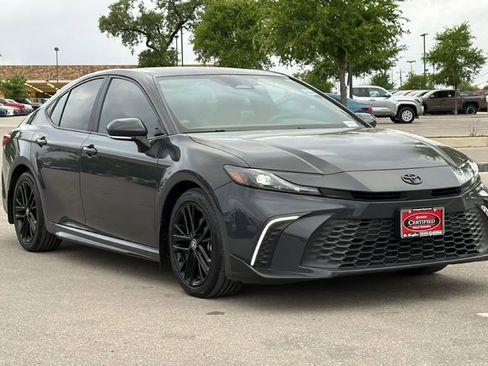 Certified 2025 Toyota Camry SE w/ Convenience Package image 3