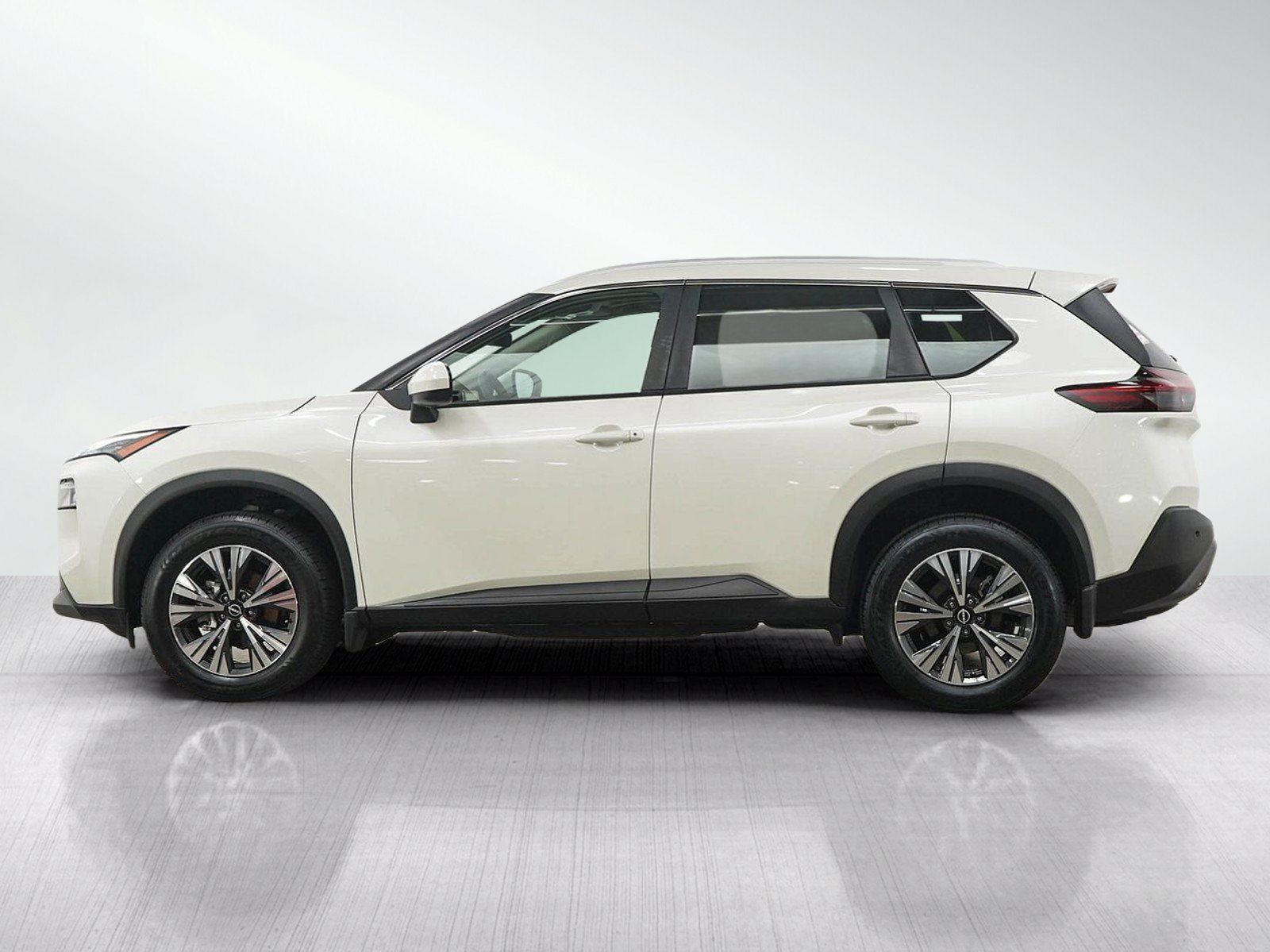 Used 2023 Nissan Rogue SV w/ SV Premium B Package AWD/4WD image 2