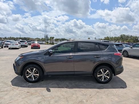 Used 2018 Toyota RAV4 XLE FWD image 5