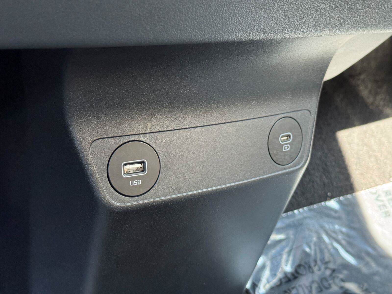Used 2022 Kia EV6 Wind RWD image 31