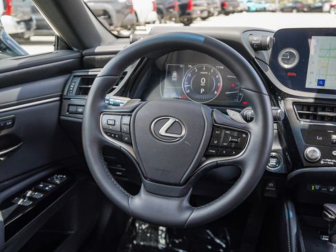 Used 2025 Lexus ES 350 w/ Premium Package FWD image 17