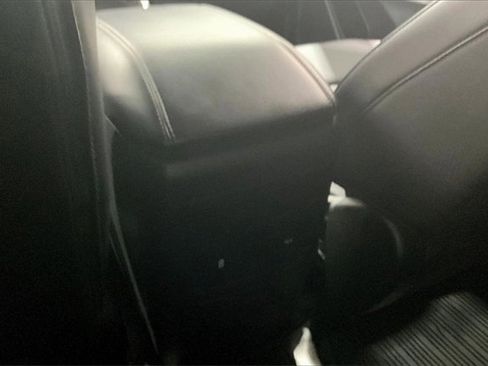 Used 2023 Ford Explorer XLT image 10