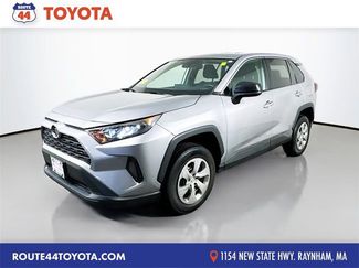 Used 2022 Toyota RAV4 LE video 1